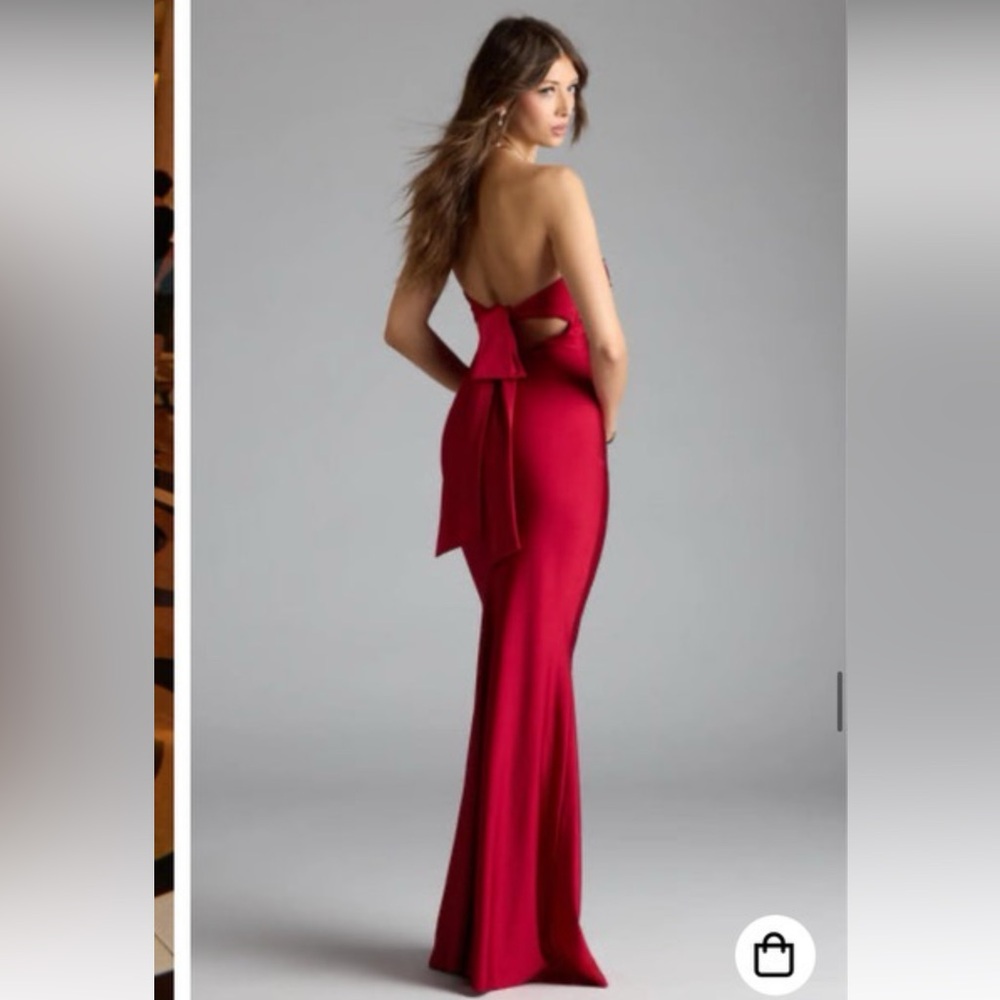 Windsor Red Backless Bow-Back Evening Gown